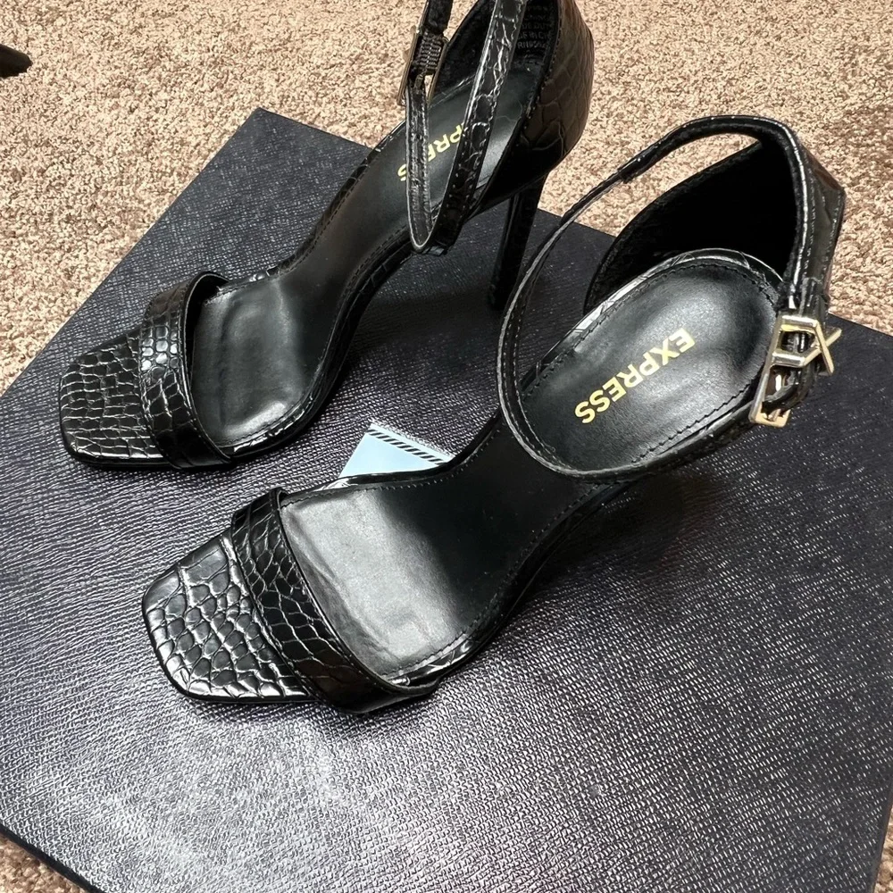 NWOT Express Crock Embossed Black Ankle Wrap Heels - Picture 3 of 6